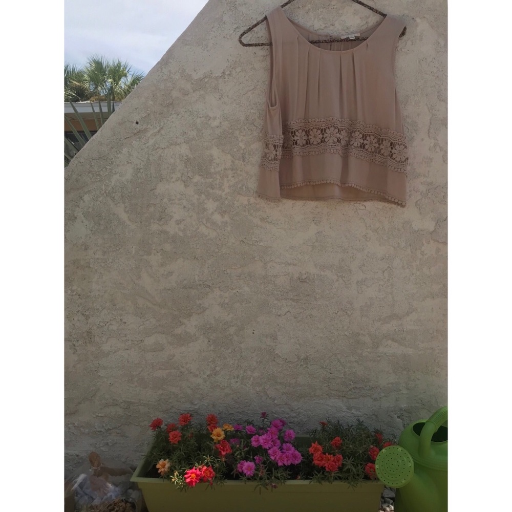 Nude tank with flower cut out